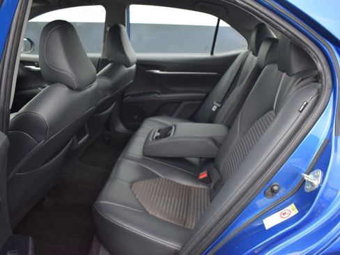 Used 2019 Toyota Camry SE image 12