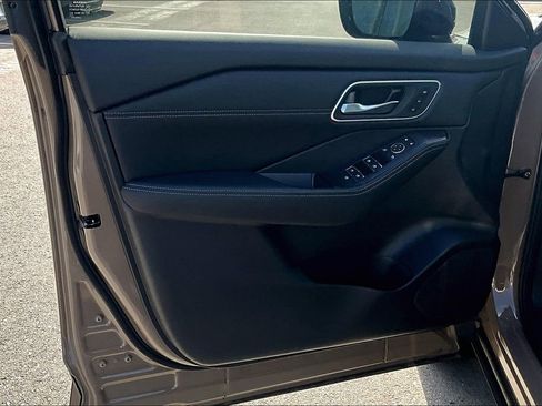 New 2025 Nissan Rogue Platinum w/ Platinum Premium Package image 28