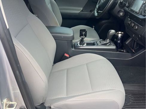 Used 2019 Toyota Tacoma SR w/ SR Convenience Package RWD image 5