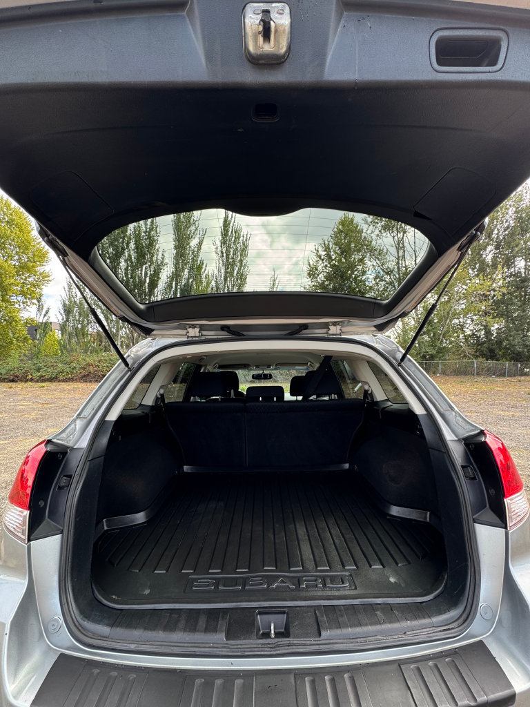 Used 2011 Subaru Outback 2.5i Premium AWD/4WD image 9