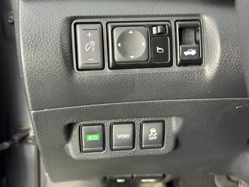 Used 2017 Nissan Sentra SR w/ SR Midnight Edition image 16