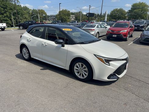 Certified 2024 Toyota Corolla SE FWD image 5