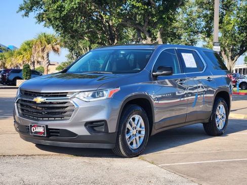 Used 2021 Chevrolet Traverse LS FWD image 3