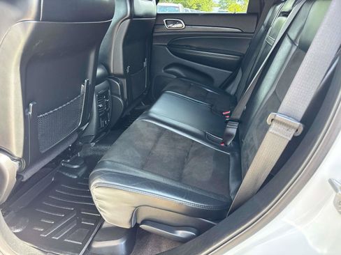 Used 2019 Jeep Grand Cherokee Altitude AWD/4WD image 11