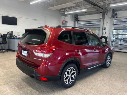 Used 2021 Subaru Forester Premium AWD/4WD image 5