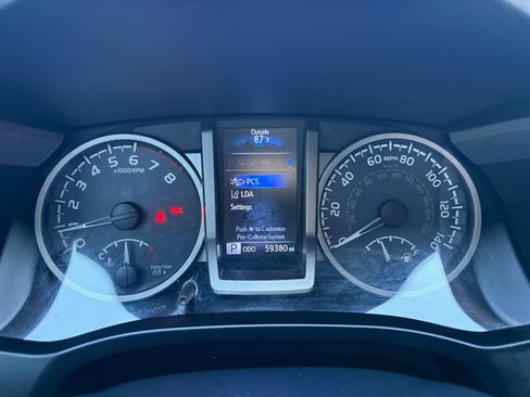 Used 2019 Toyota Tacoma Limited AWD/4WD image 40