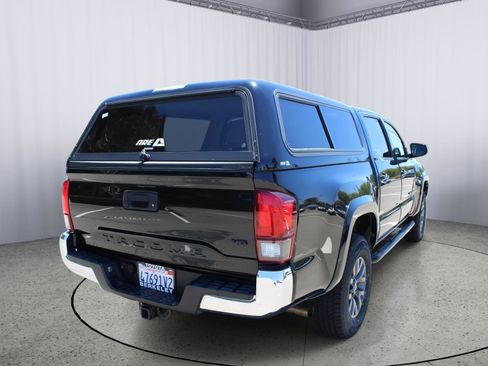 Used 2020 Toyota Tacoma SR5 RWD image 8