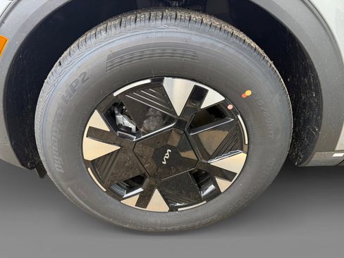 New 2026 Kia Sportage LX image 9