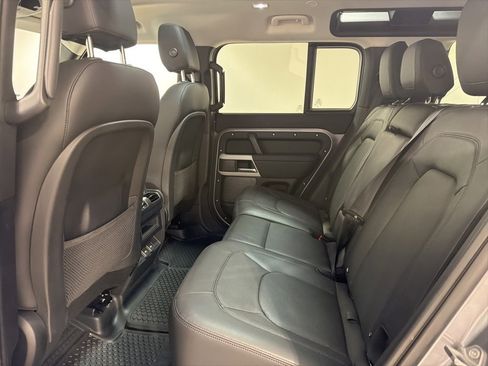 Used 2024 Land Rover Defender 110 S image 22