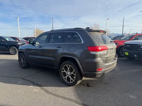 Used 2018 Jeep Grand Cherokee Limited image 2