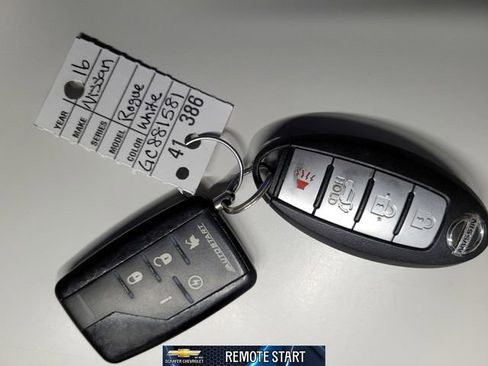 Used 2016 Nissan Rogue SV image 11