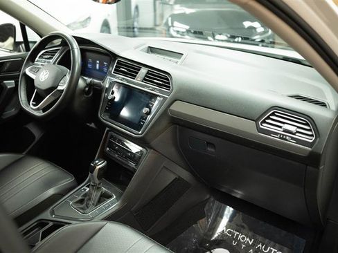 Used 2022 Volkswagen Tiguan SE w/ Panoramic Sunroof Package image 14