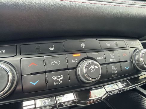 Used 2021 Dodge Durango R/T w/ Blacktop Package AWD/4WD image 33