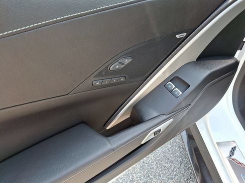 Used 2018 Chevrolet Corvette Stingray Coupe RWD image 17