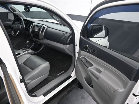 Used 2013 Toyota Tacoma 4x4 Double Cab image 17