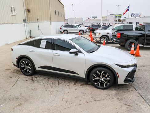 Used 2023 Toyota Crown Limited image 6