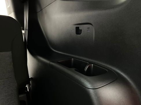 Used 2025 GMC Acadia Elevation image 37