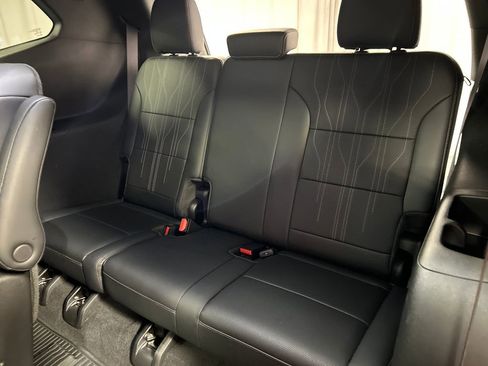 Used 2025 Buick Enclave Avenir w/ Super Cruise Package AWD/4WD image 25