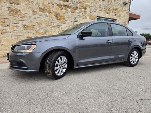 Used 2015 Volkswagen Jetta SE FWD image 2