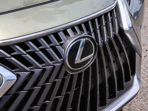 Used 2025 Lexus ES 350 w/ Premium Package FWD image 6