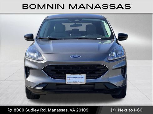 Used 2022 Ford Escape SE w/ SE Sport Appearance Package image 2