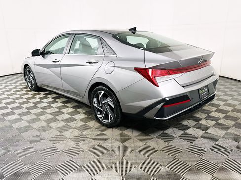 Used 2024 Hyundai Elantra Limited FWD image 5