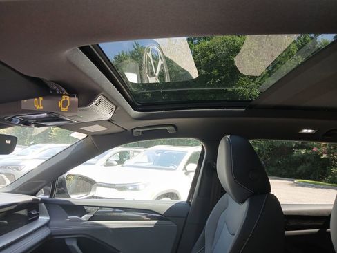 New 2025 Volkswagen Tiguan SE R-Line image 20