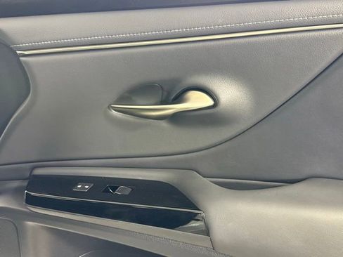 Used 2022 Lexus ES 300h w/ Premium Package image 30