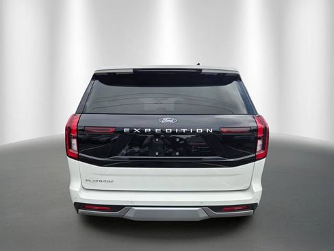 Used 2024 Ford Expedition Limited RWD image 3