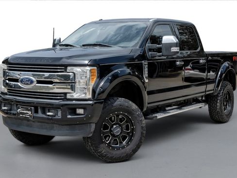 Used 2017 Ford F250 Lariat w/ Lariat Ultimate Package AWD/4WD image 4