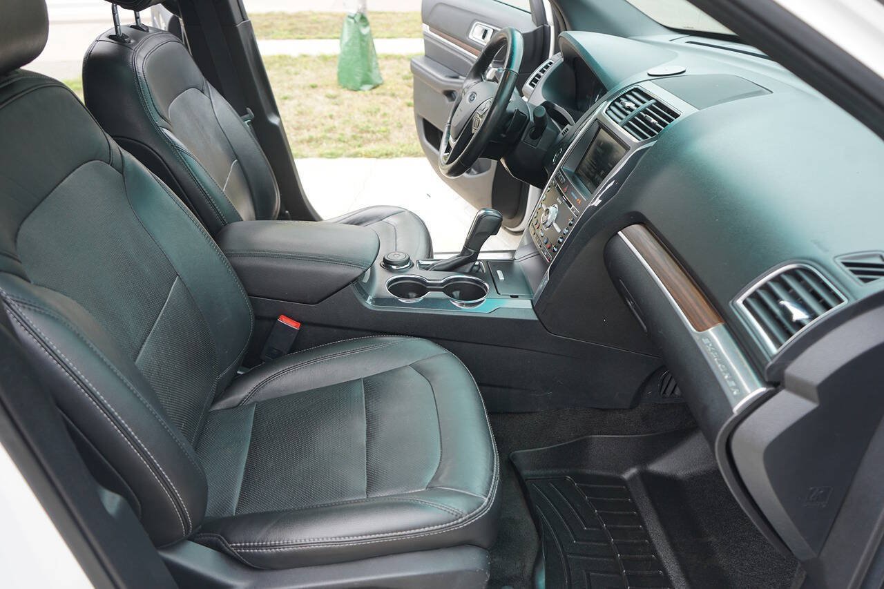 Used 2016 Ford Explorer Limited w/ Equipment Group 301A AWD/4WD image 17