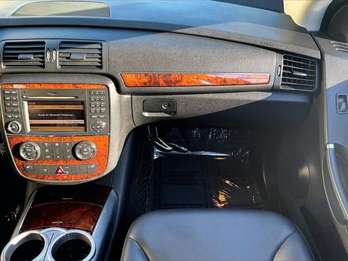 Used 2010 Mercedes-Benz R 350 4MATIC image 26
