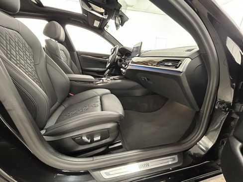 Used 2023 BMW 530e xDrive w/ Premium Package image 41