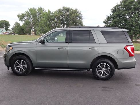 Used 2019 Ford Expedition XLT w/ Equipment Group 202A AWD/4WD image 9