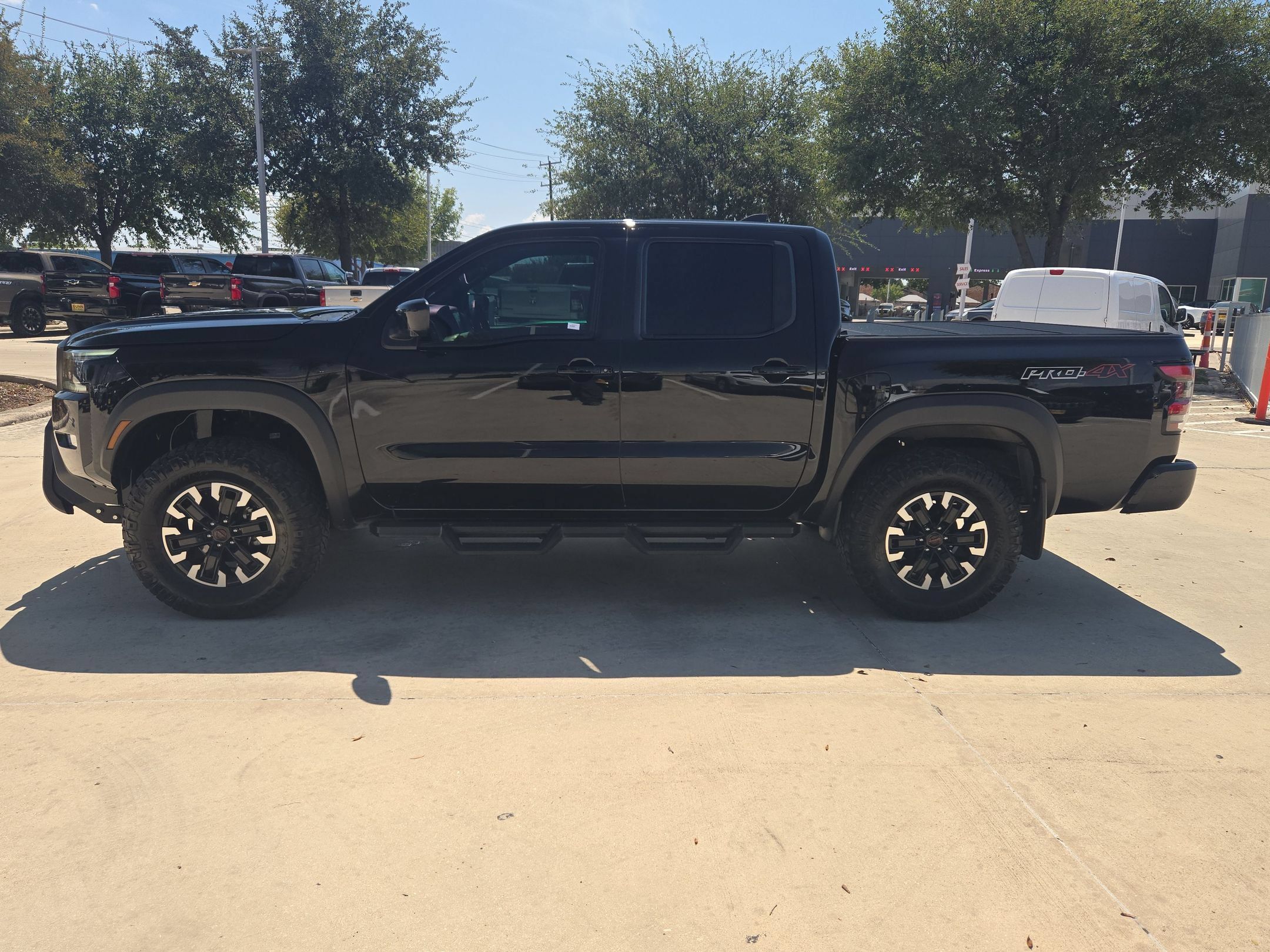 Used 2024 Nissan Frontier PRO-4X w/ Pro Convenience Package AWD/4WD image 6