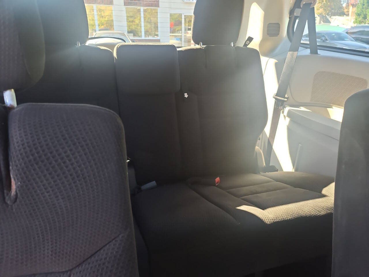 Used 2016 Dodge Grand Caravan SE FWD image 28