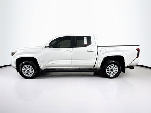 Certified 2024 Toyota Tacoma SR5 AWD/4WD image 14