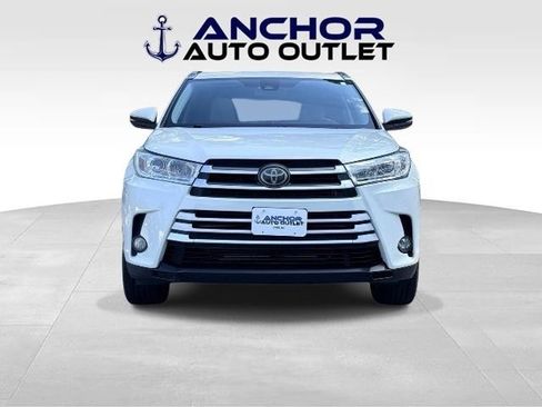 Used 2018 Toyota Highlander XLE FWD image 2