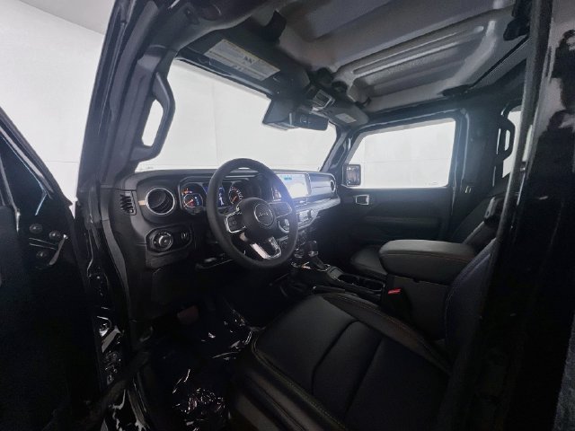 Used 2024 Jeep Wrangler Unlimited Sahara w/ Technology Group AWD/4WD image 15