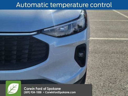 Used 2025 Ford Escape Platinum image 9