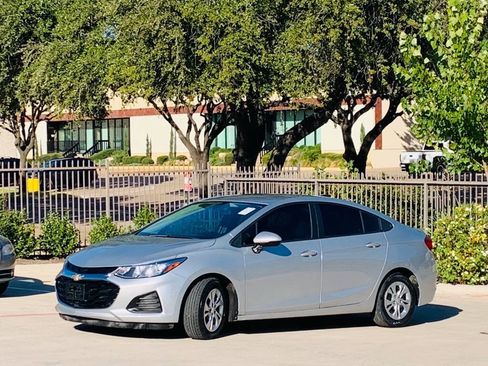 Used 2019 Chevrolet Cruze LS 4dr Sedan CVT image 4