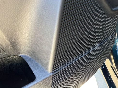 Used 2018 Toyota Corolla SE FWD image 19