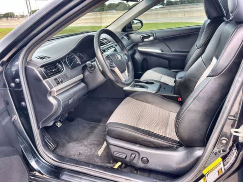 Used 2014 Toyota Camry SE FWD image 3