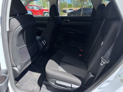 Used 2024 Kia Sorento LX image 8
