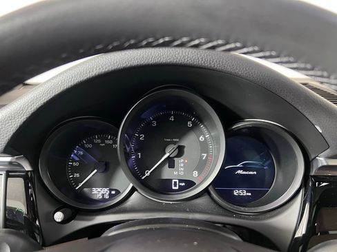 Certified 2023 Porsche Macan Turbo AWD/4WD image 30