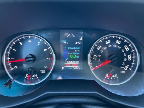 Used 2021 Toyota RAV4 LE image 27