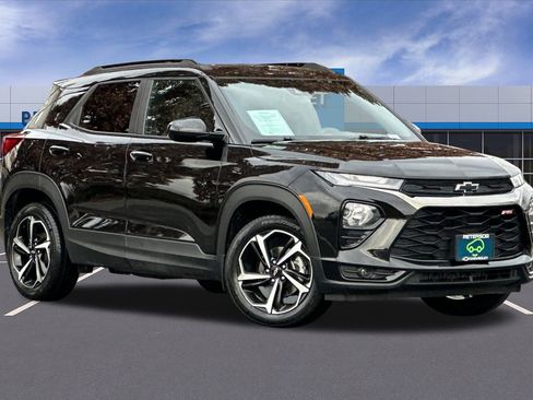 Certified 2021 Chevrolet TrailBlazer RS w/ Sun and Liftgate Package image 2