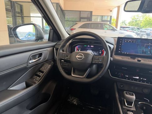 Used 2026 Nissan Rogue SL FWD image 31