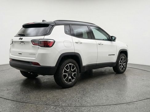 Used 2025 Jeep Compass Trailhawk AWD/4WD image 9