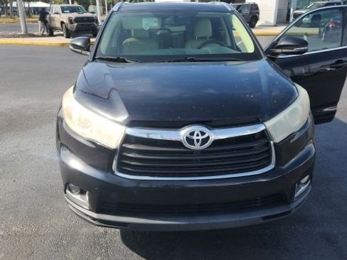 Used 2015 Toyota Highlander Limited image 2